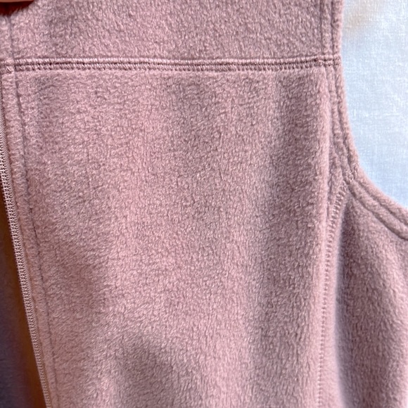 Cabela’s Vest - Picture 8 of 9